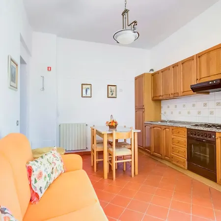 Flat With Swimming Pool And Air Conditioning