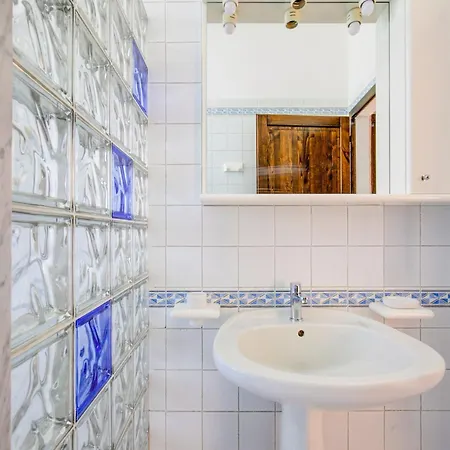 Flat With Swimming Pool And Air Conditioning דירה