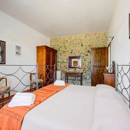 Flat With Swimming Pool And Air Conditioning *