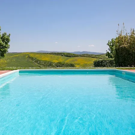 Flat With Swimming Pool And Air Conditioning