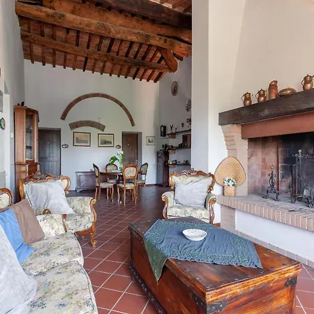 Flat With Swimming Pool And Air Conditioning