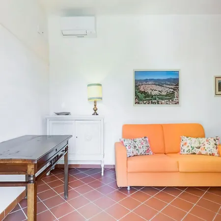 Flat With Swimming Pool And Air Conditioning *